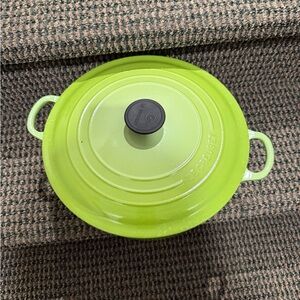 Le Creuset Lime Green Cast Iron Dutch Oven 6 quart